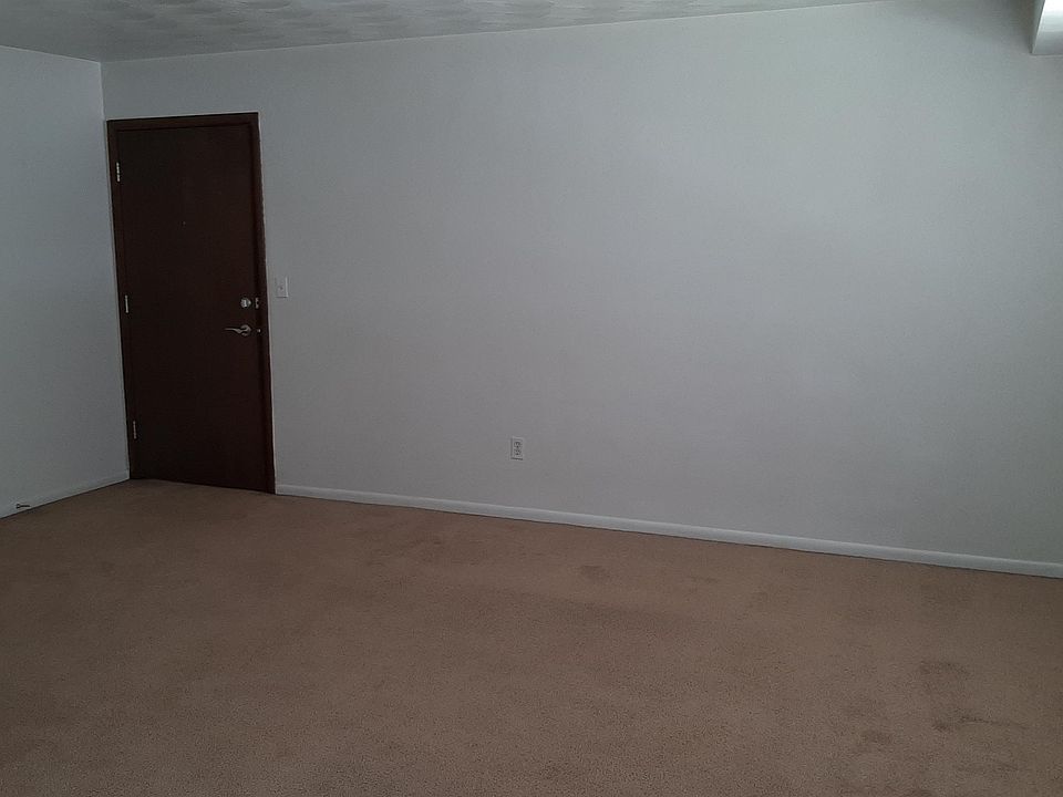 1st image of 156 Lynwood Mnr #12