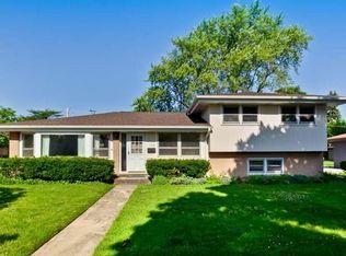 136 Crescent Dr, Glenview, IL