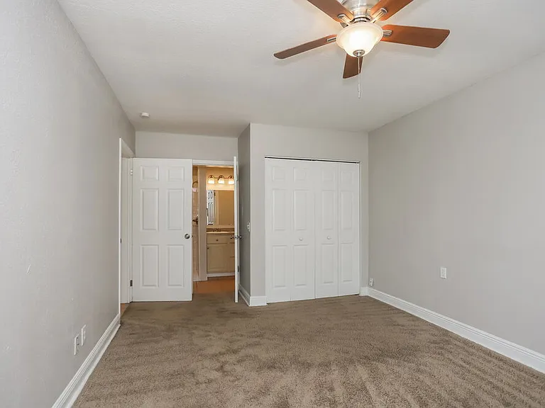 908 N Palm Dr — Photo 10
