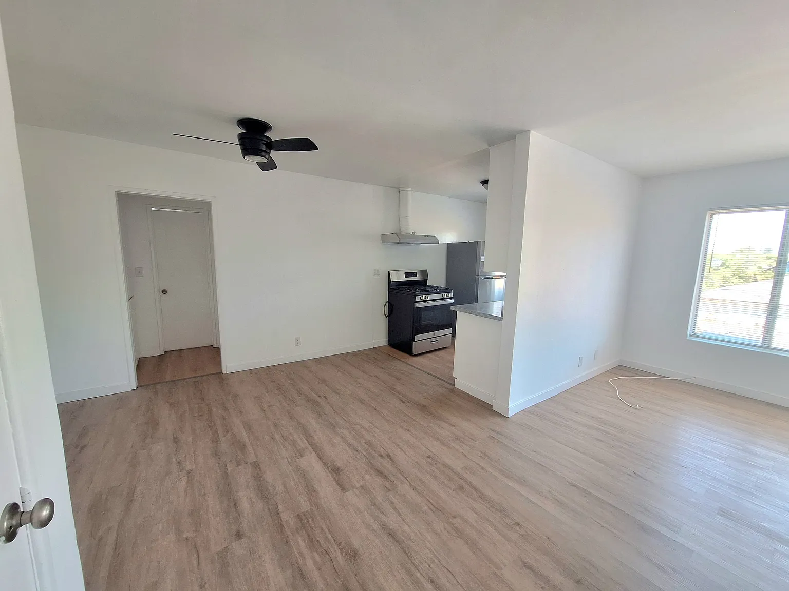 1 bed, 642 sqft, $2,100 — Photo 3