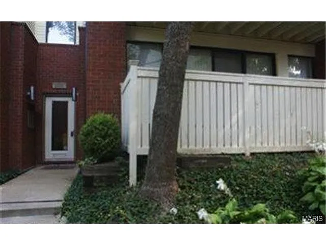 5567R Waterman Blvd photo 1