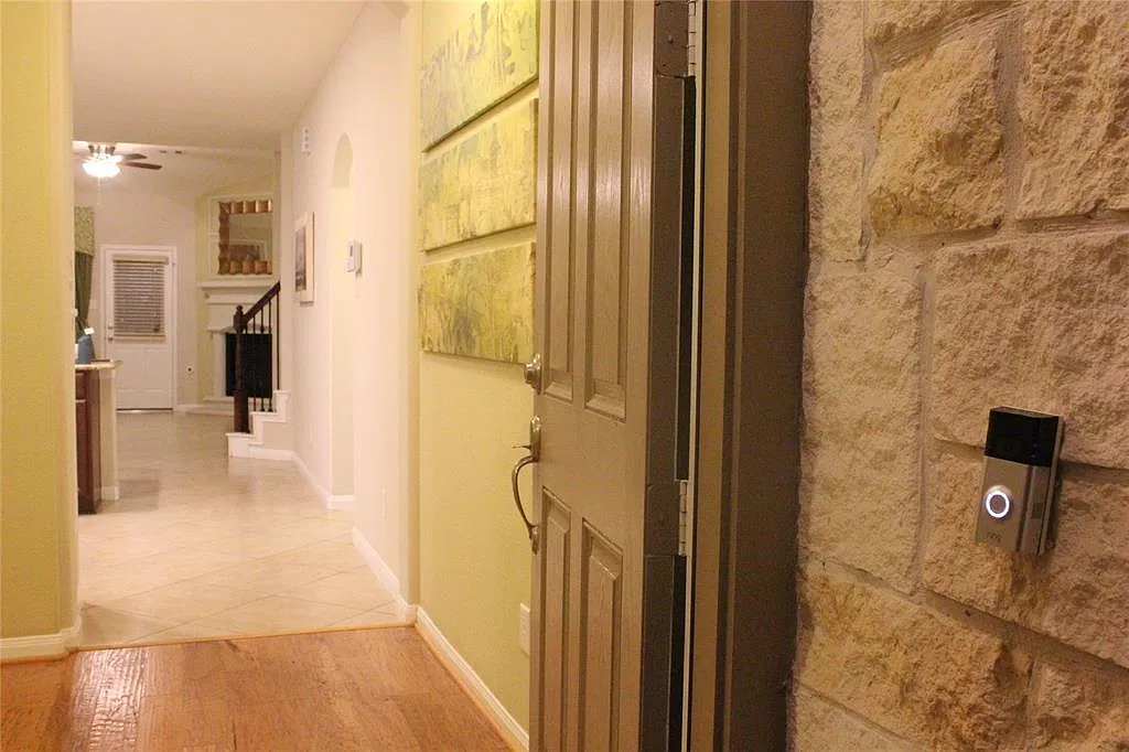 4 bed, 2.5 bath, 2463 sqft, $2,675 — Photo 4