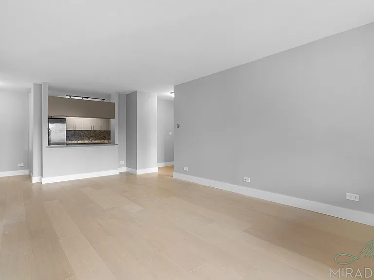 330 E 39th St #21D — Photo 3