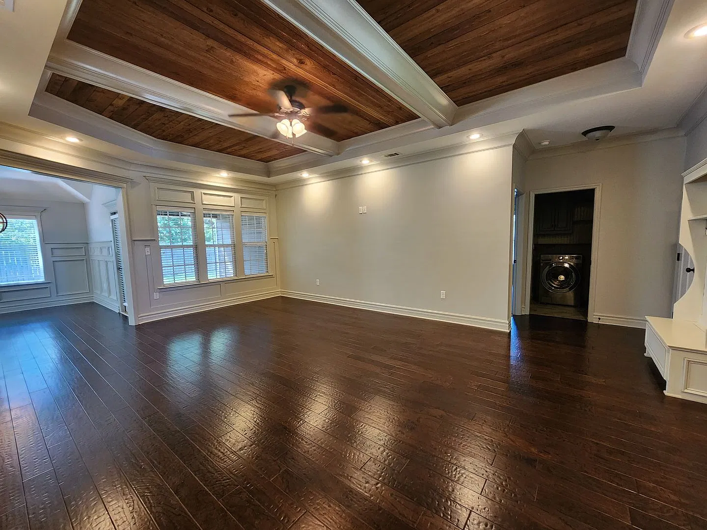 Spacious 4-Bedroom Home with Fenced Yard Near Moody AFB — Photo 3