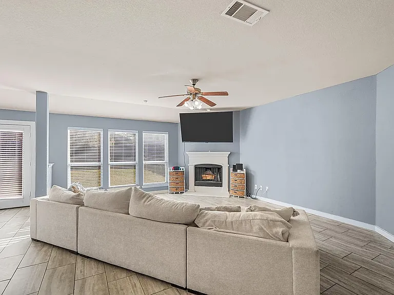 1320 Riviera Dr — Photo 11