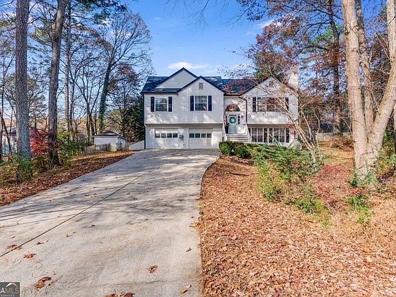 3rd image of 384 Springbrooke Trl