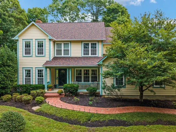 35595 Windover Hill Ln, Round Hill, VA 20141