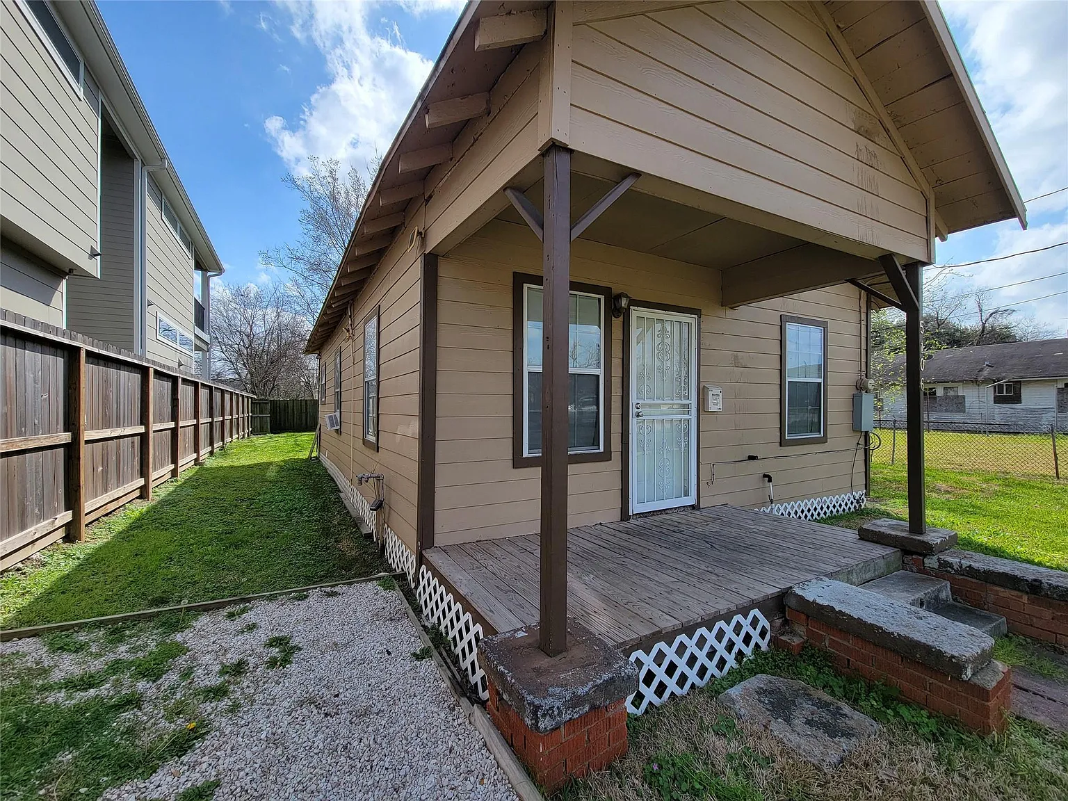 2 bed, 1.0 bath, 851 sqft, $1,300 — Photo 3