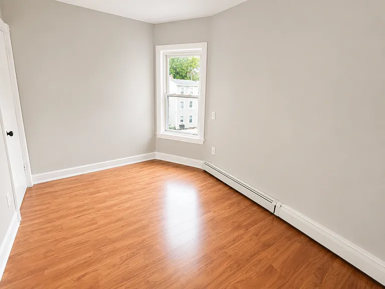 170 W Broadway #3 — Photo 8