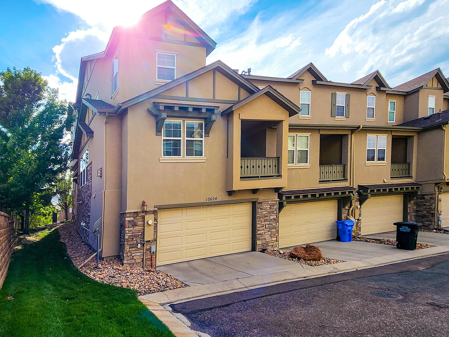 3 bed, 2.5 bath, 2484 sqft, $2,750 — Photo 2