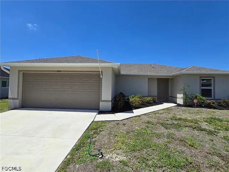 2122 NE 13th Pl — Photo 2