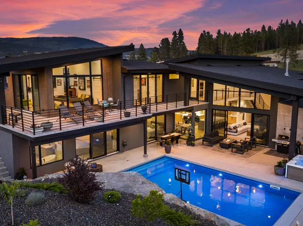 10258 Beacon Hill Dr, Lake Country, BC V4V 0A9