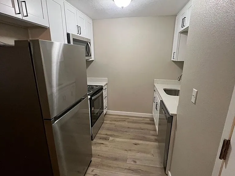 2712 SE Yamhill St #5 — Photo 4