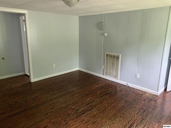 2nd image of 307 Jackson St