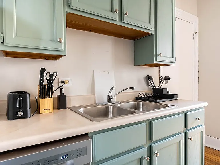 2345 N Bosworth Ave #1R — Photo 7