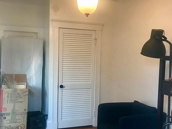 Entrance with coat closet