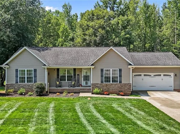 134 Stones Point Ct, Stokesdale, NC 27357