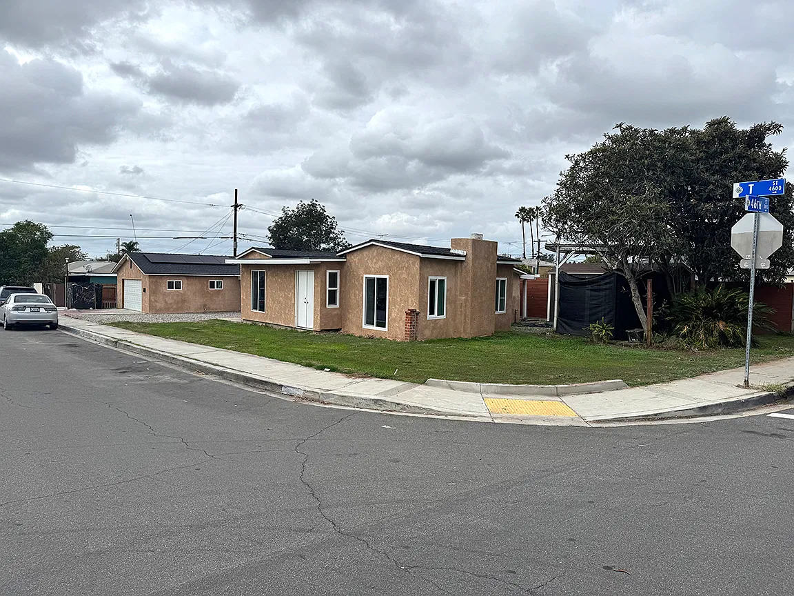 2 bed, 700 sqft, $2,000 — Photo 2