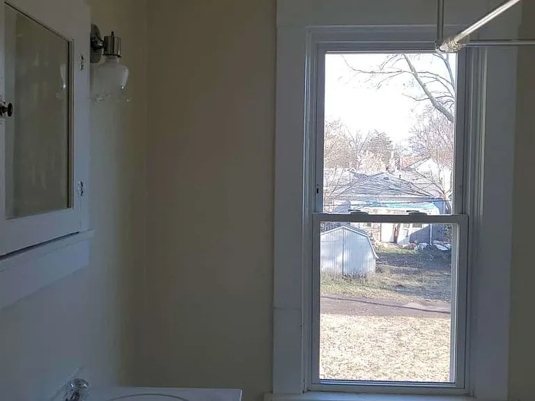 536 Saint Paul Ave — Photo 7