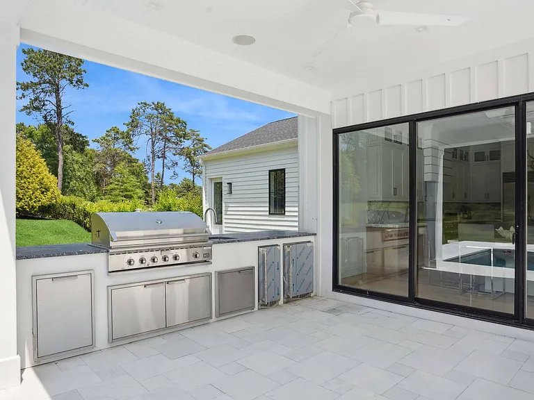 51 Arbutus Rd — Photo 36