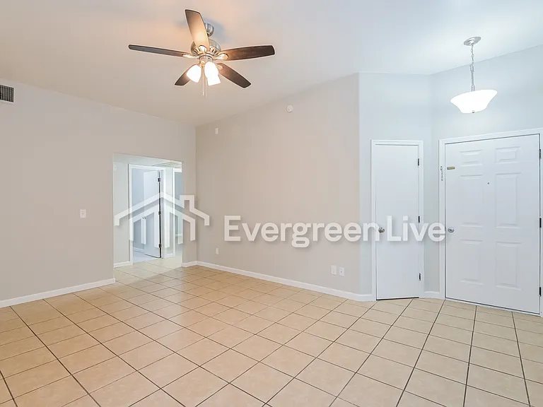 149 W Lee St — Photo 4