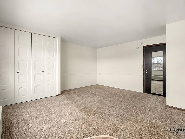 1025 W. MacArthur Avenue — Photo 4