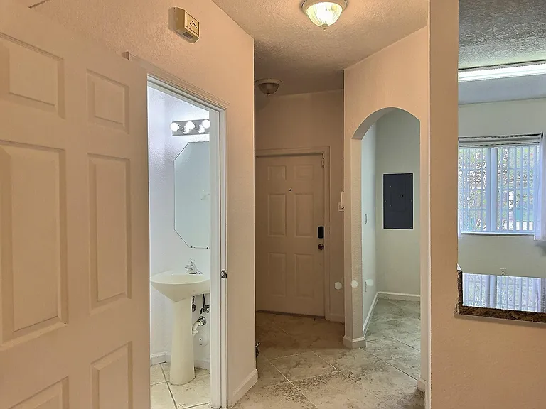 8833 S Isles Cir #8833 — Photo 8