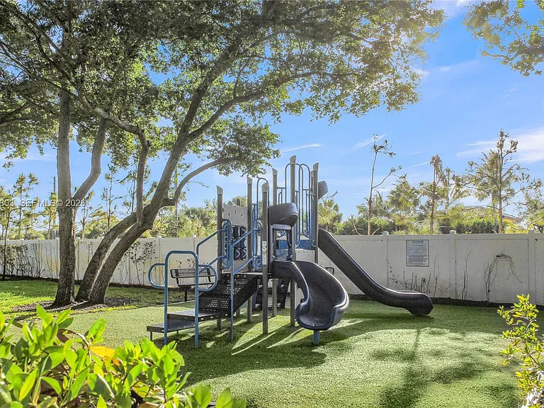 7314 Estero Dr — Photo 38