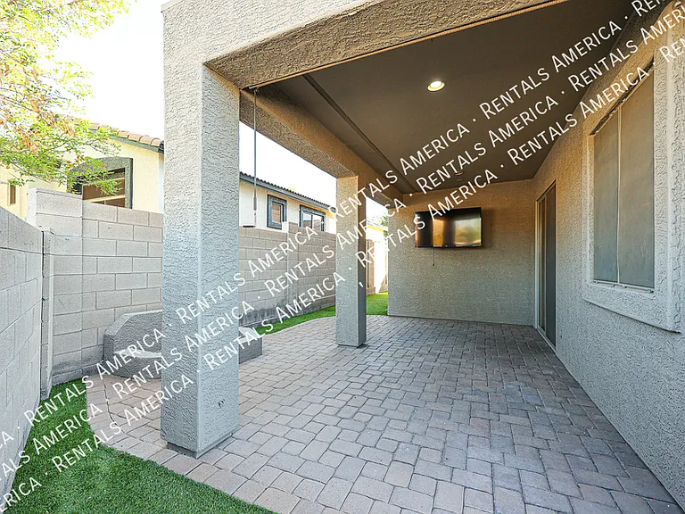 2614 W Florentine Rd — Photo 46