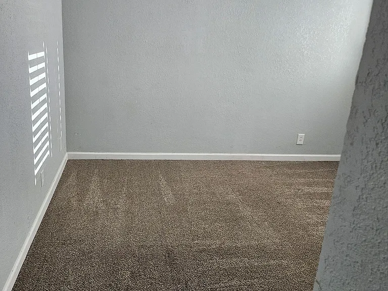1221 N 47th Pl — Photo 26