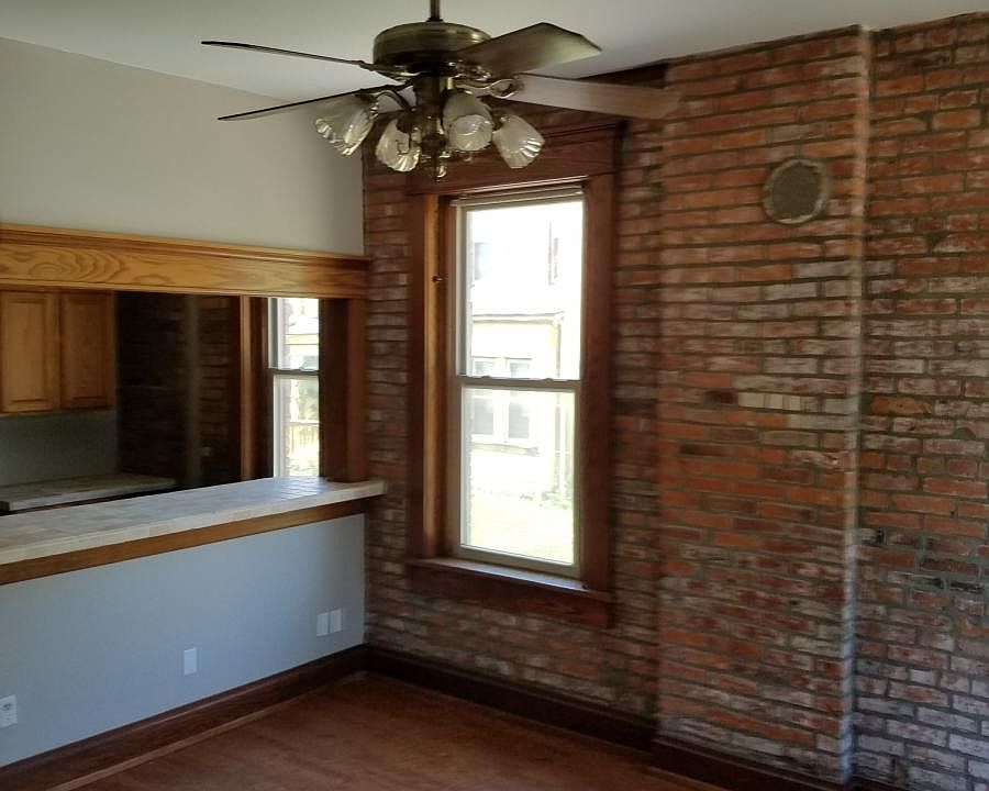 2nd image of 802-804 E Main St