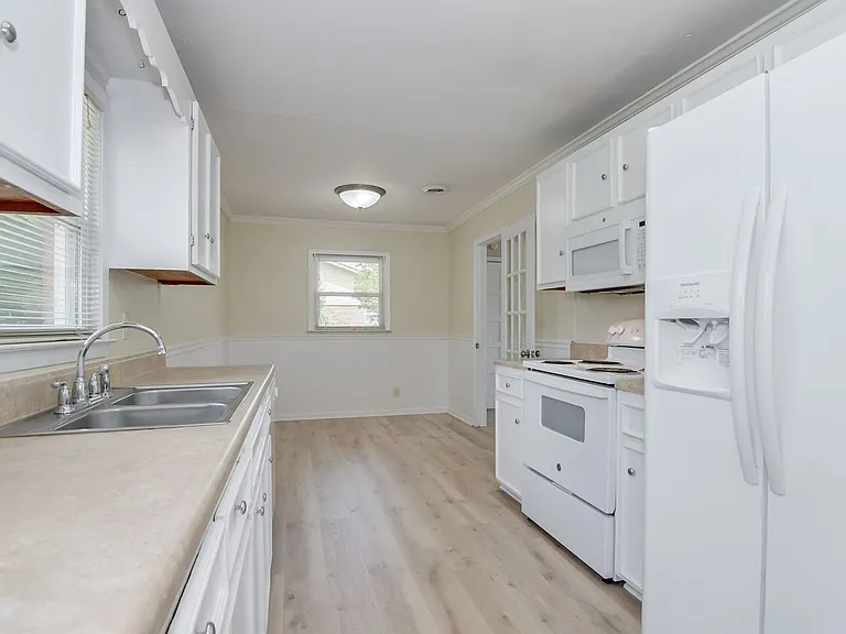 373 Westmont Dr — Photo 12