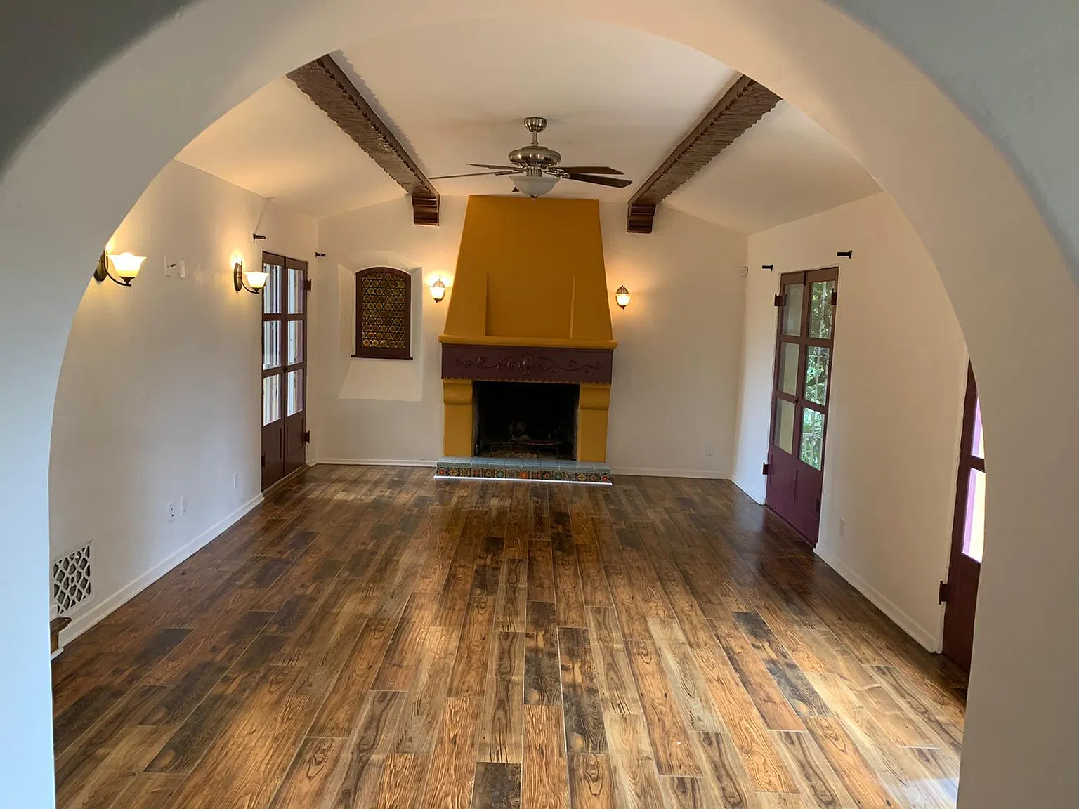 3 bed, 2000 sqft, $4,399 — Photo 1
