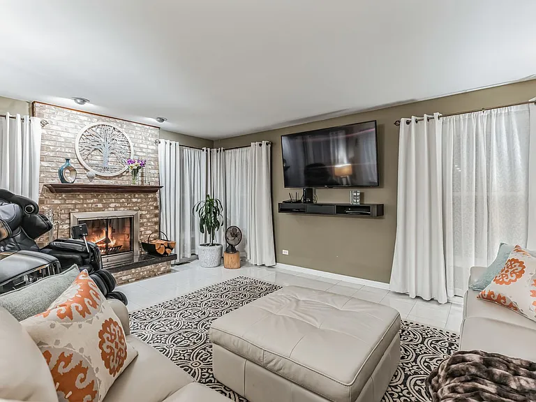 324 Chesapeake Ln — Photo 13