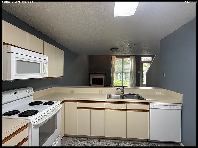 302 Saint Andrews St #105D — Photo 6