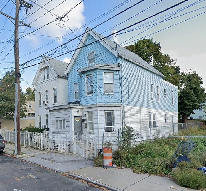 Building Photo 3