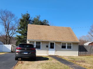 135 Glen Hills Rd, Meriden, CT 06451