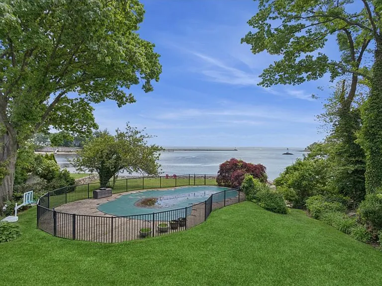 54 Shore Dr — Photo 3