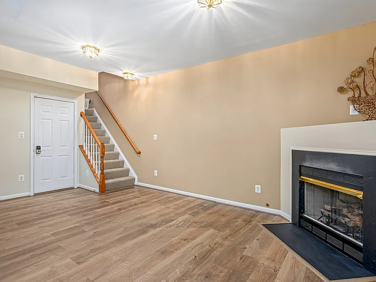 46180 Aisquith Ter — Photo 42