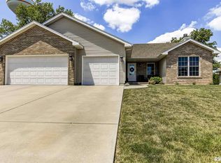 521 Parkview Dr, Rochester, IL 62563