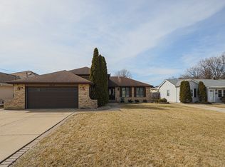 8610 Normandy Ave, Burbank, IL