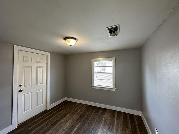 3rd image of 3815 Pine St