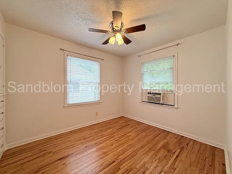 1135 E 37th St S — Photo 16