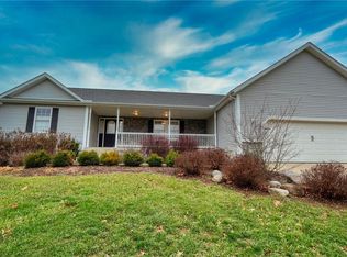 5725 Pine Valley Dr, Zanesville, OH 43701