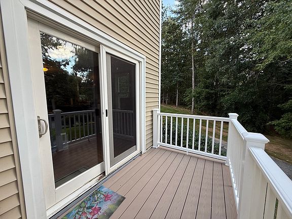 3rd image of 101 Cardinal Ln