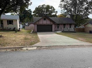11 Carmen Ct, Jacksonville, AR 72076