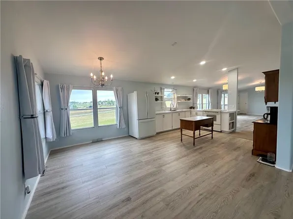 22121 220th St, Maryville, MO 64468