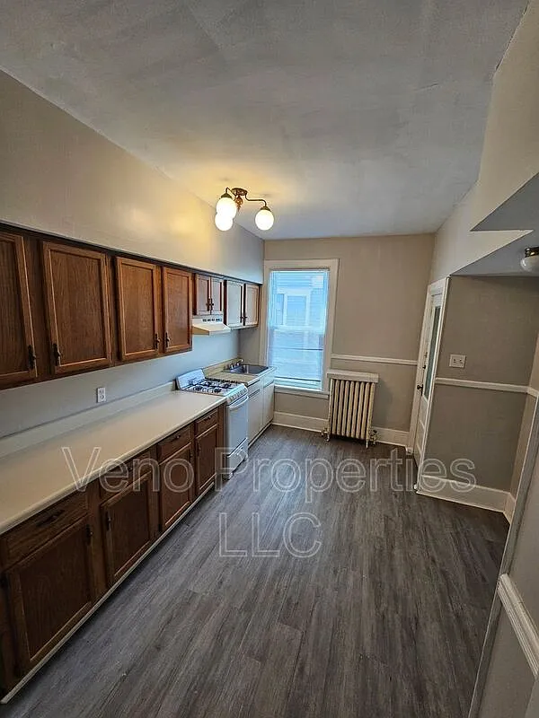 Building Photo - 50 Manning Blvd #1