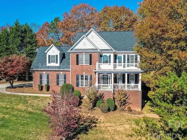 5700 Crown Ter, Hickory, NC 28601