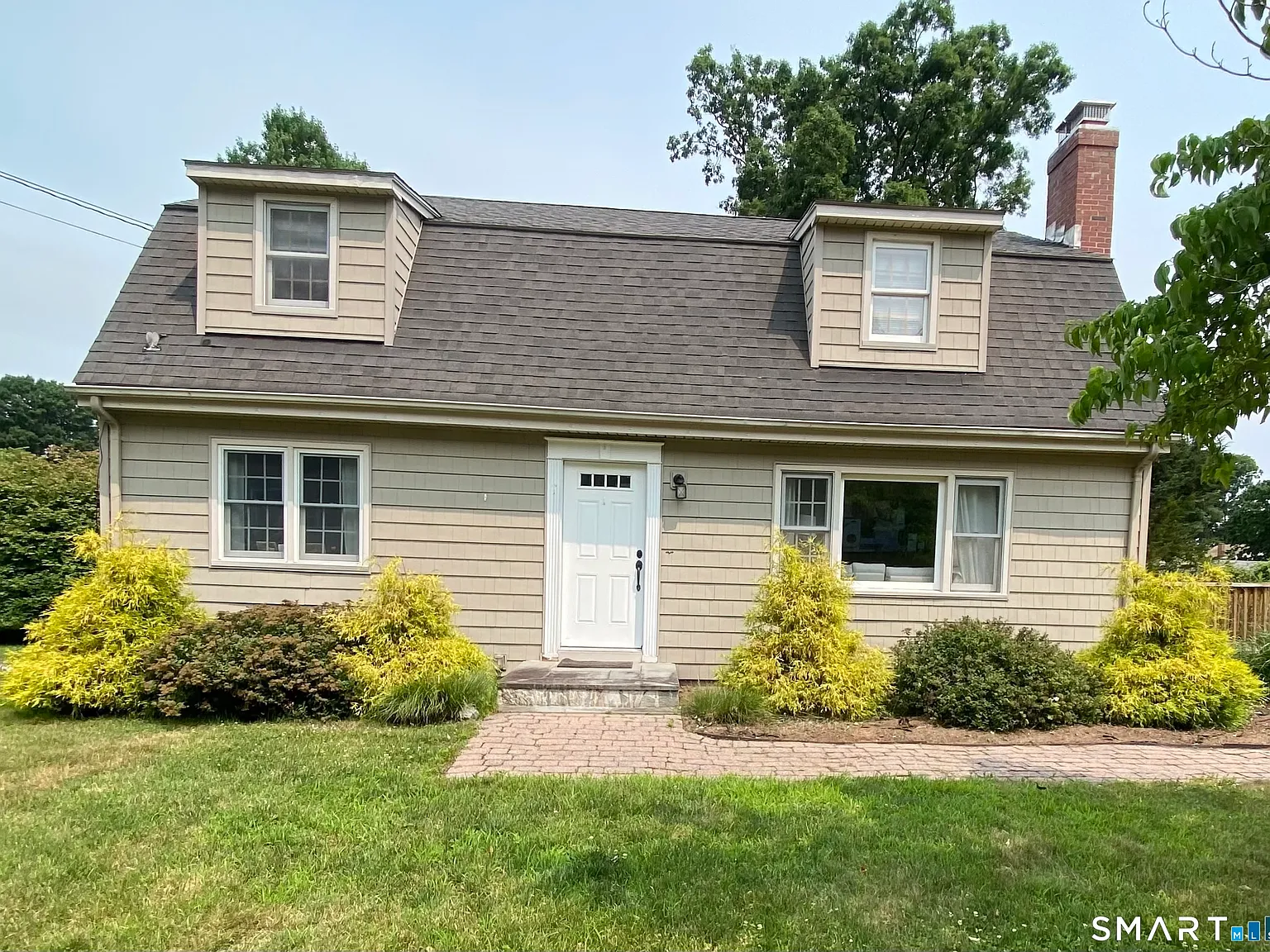 4 bed, 2.0 bath, 1872 sqft, $2,700 — Photo 1